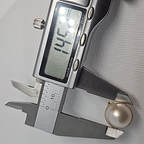 14k mabe pearl earrings, 6 grams, pearl size 14.52mm. - Picture 6 of 7